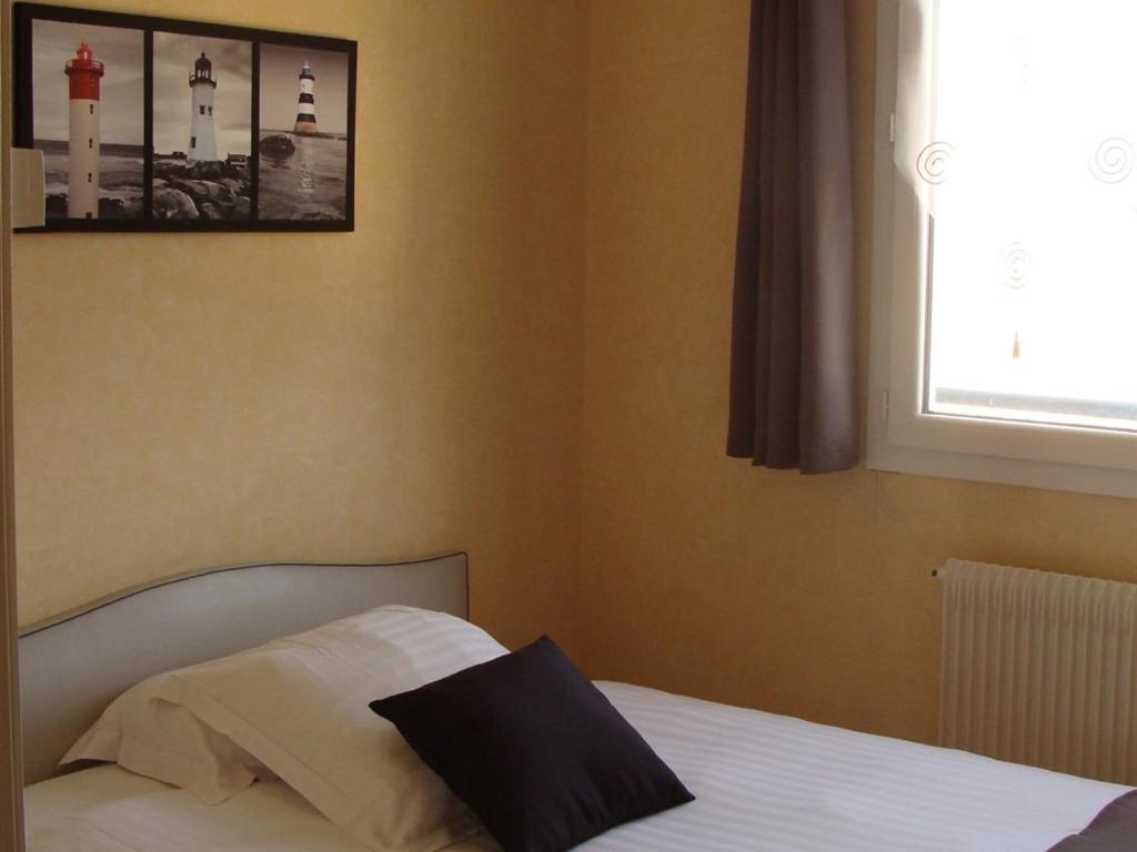 Hotel Le Flaubert Fougères Δωμάτιο φωτογραφία
