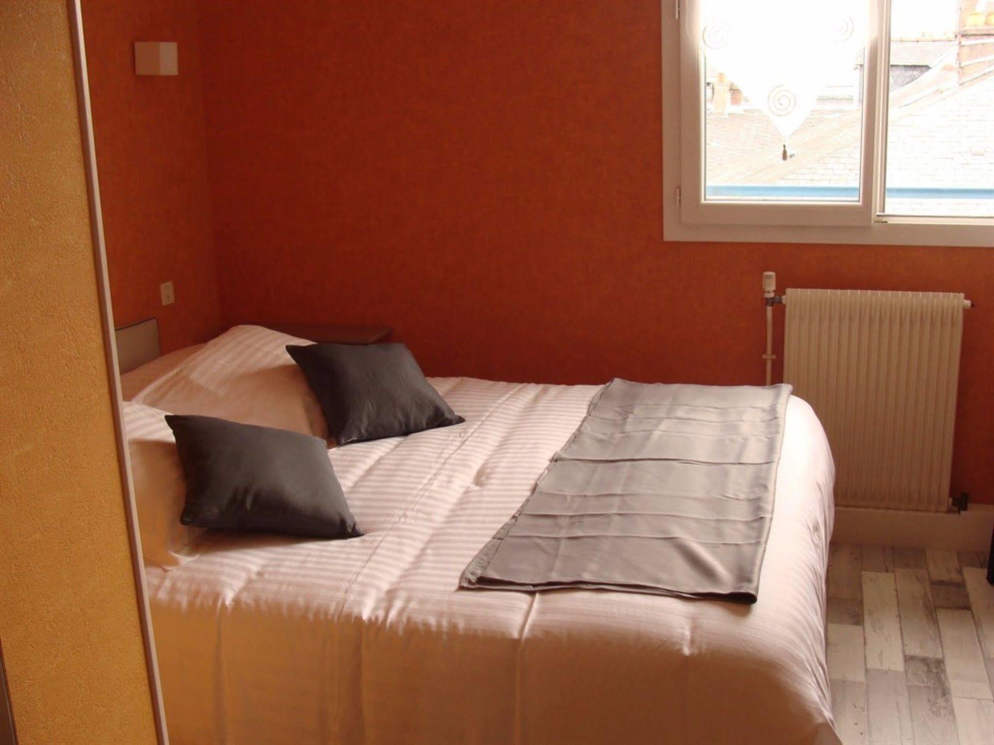Hotel Le Flaubert Fougères Εξωτερικό φωτογραφία