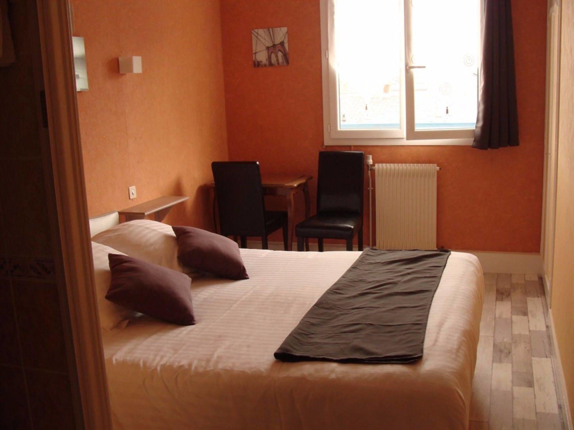 Hotel Le Flaubert Fougères Εξωτερικό φωτογραφία