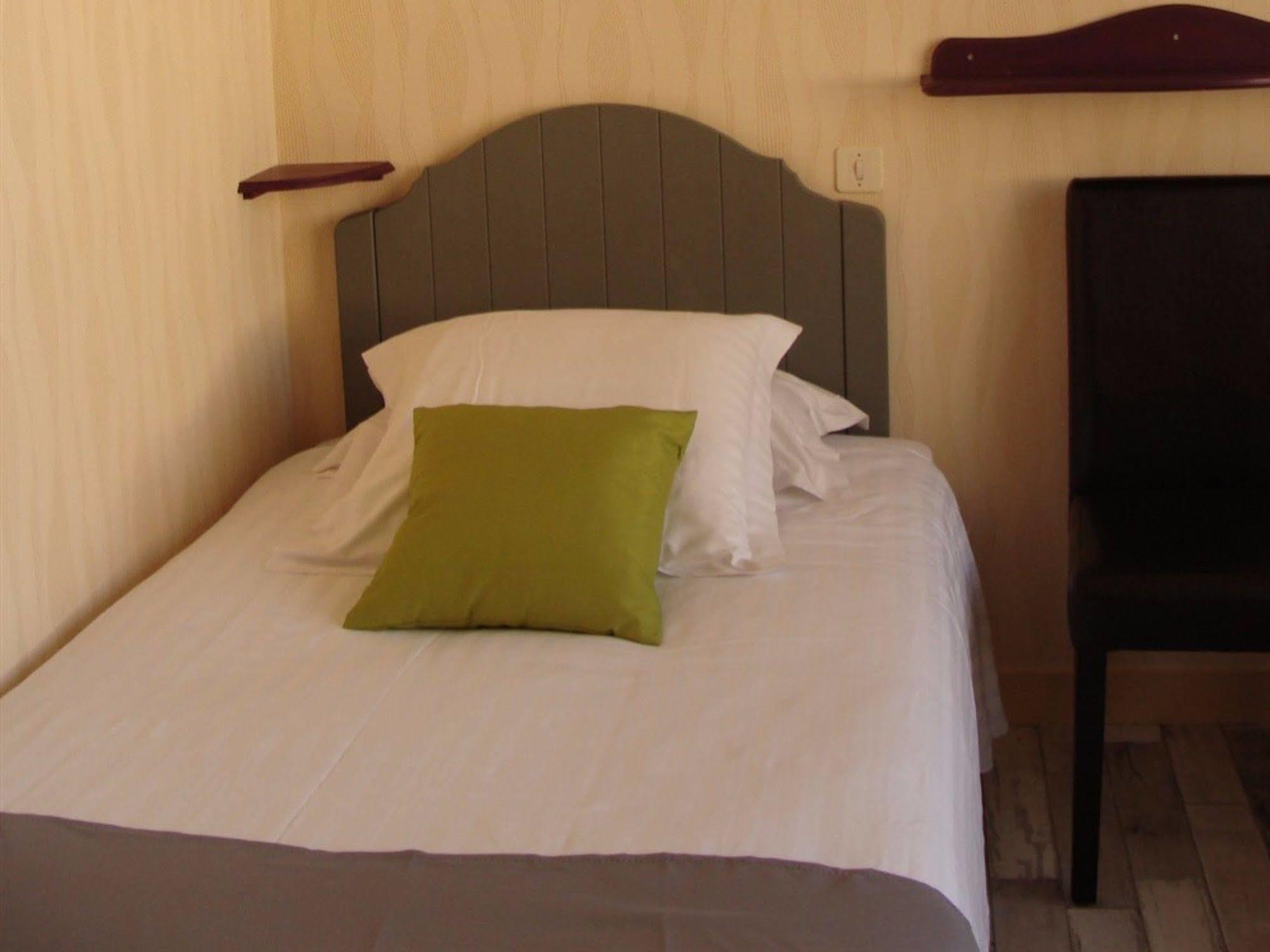 Hotel Le Flaubert Fougères Εξωτερικό φωτογραφία