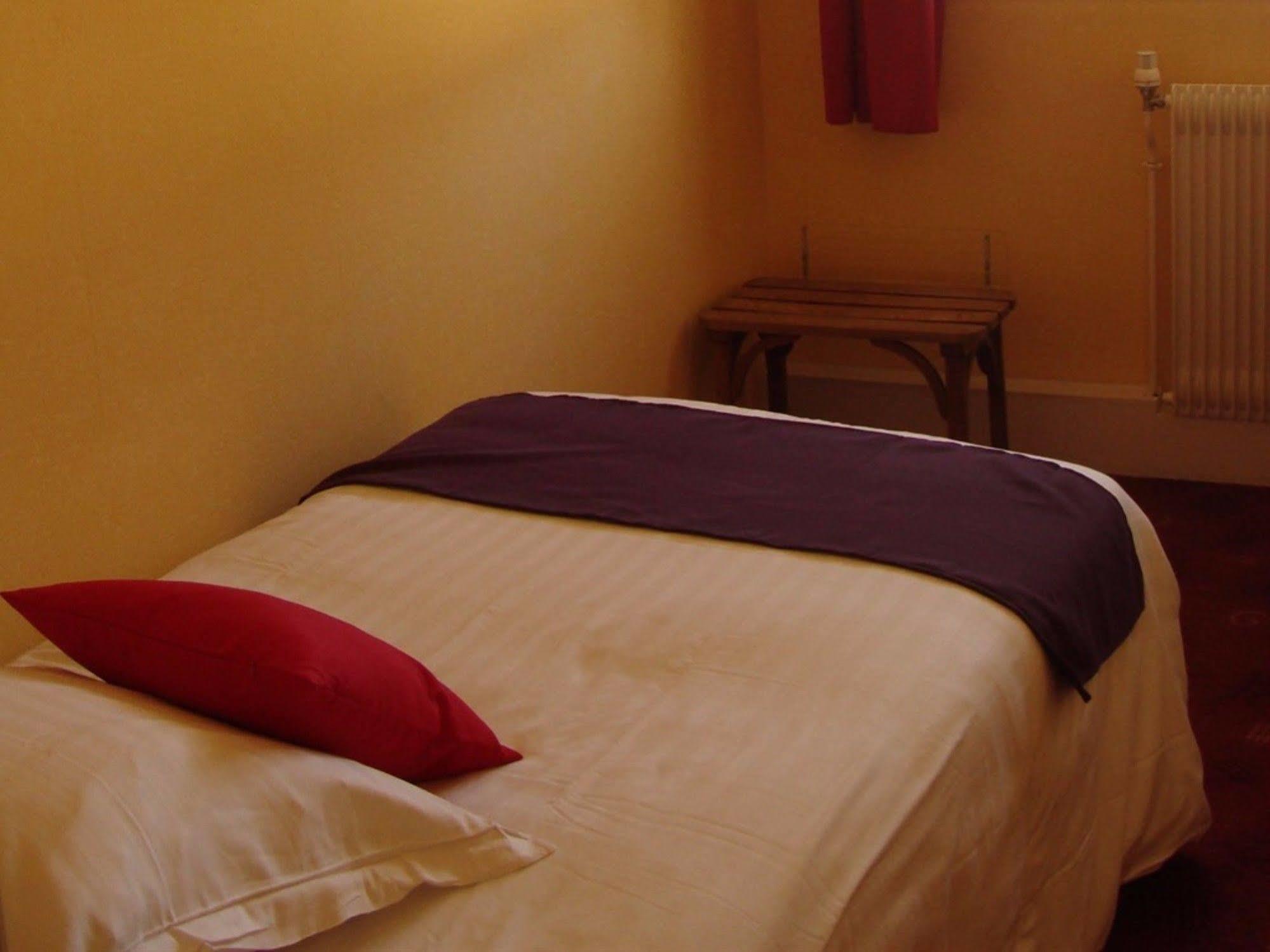 Hotel Le Flaubert Fougères Εξωτερικό φωτογραφία